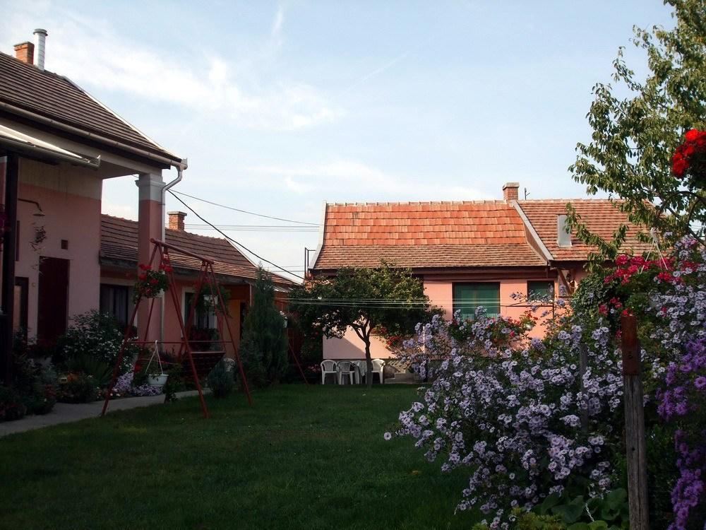 Lugas Szallas Jászberény Exterior foto