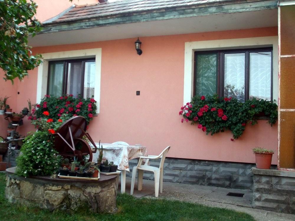 Lugas Szallas Jászberény Exterior foto